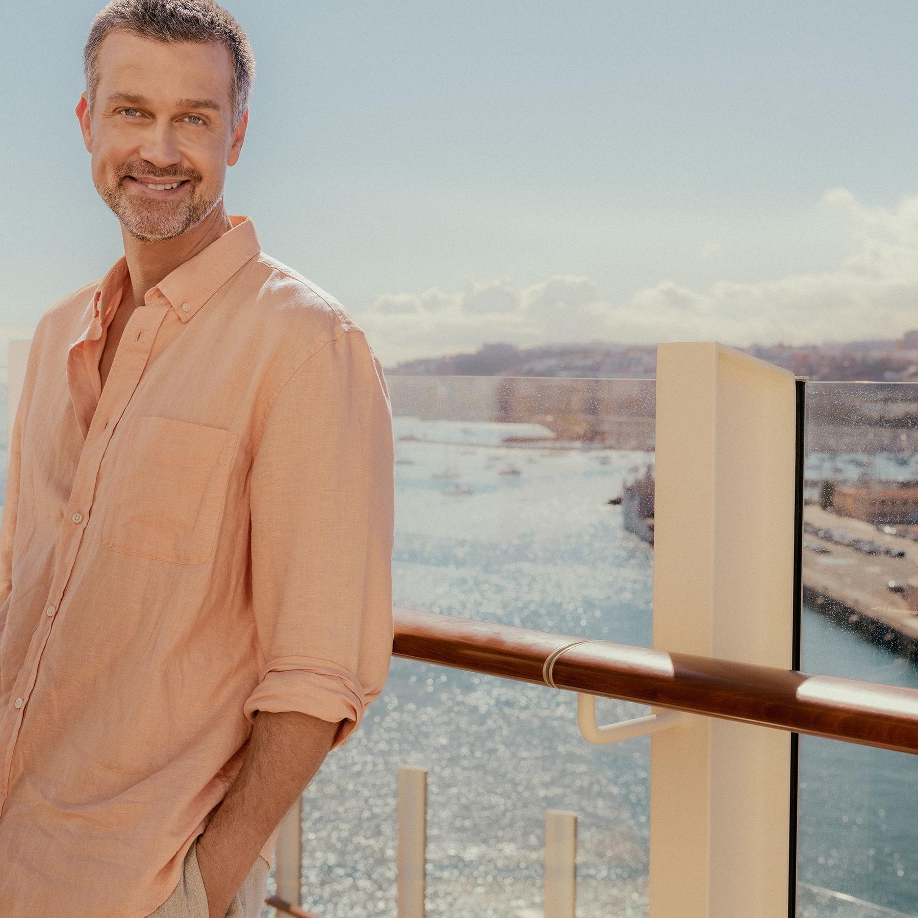 Wayne Carpendale ist wieder in Sachen Liebe unterwegs. Wayne Carpendale ist wieder in Sachen Liebe unterwegs.