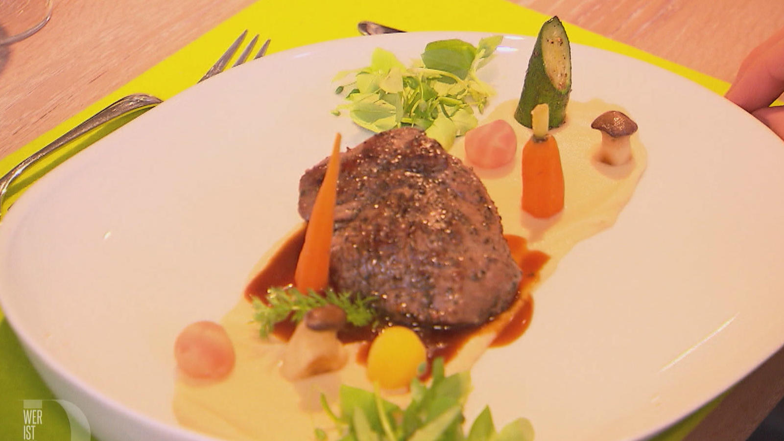 Lamm im Gemüsebeet: Selleriepüree mit Lammhüftsteaks und gegartem und ... Lamm im Gemüsebeet: Selleriepüree mit Lammhüftsteaks und gegartem und ...