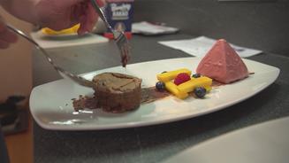 Himbeerparfait mit Golfplatzminze