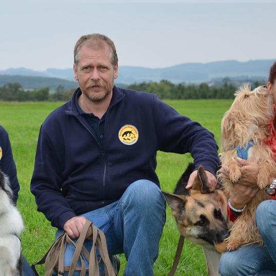 Tiergeschichten1 - VOX-DOCMA TV-PHILLIPPE LAMIELLE - Diana und Hundegruppe Vulkaneifel auf Tiersuche Tiergeschichten1 - VOX-DOCMA TV-PHILLIPPE LAMIELLE - Diana und Hundegruppe Vulkaneifel auf Tiersuche