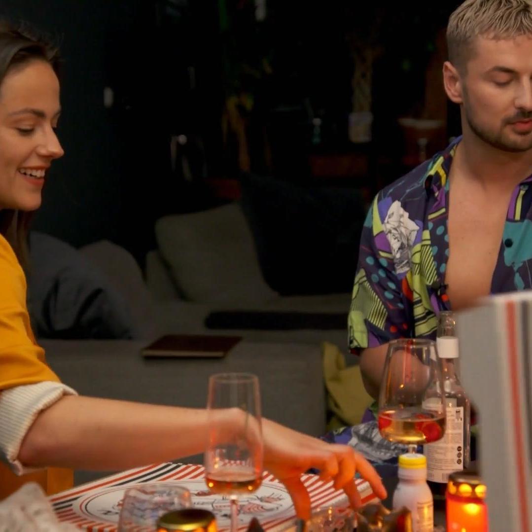 Nicolas Puschmann und Irina Schlauch haben Pizza bestellt Nicolas Puschmann und Irina Schlauch haben Pizza bestellt