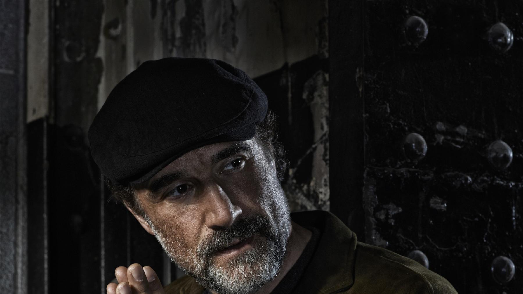 Elias Koteas in der Rolle des Detectives Alvin Olinsky