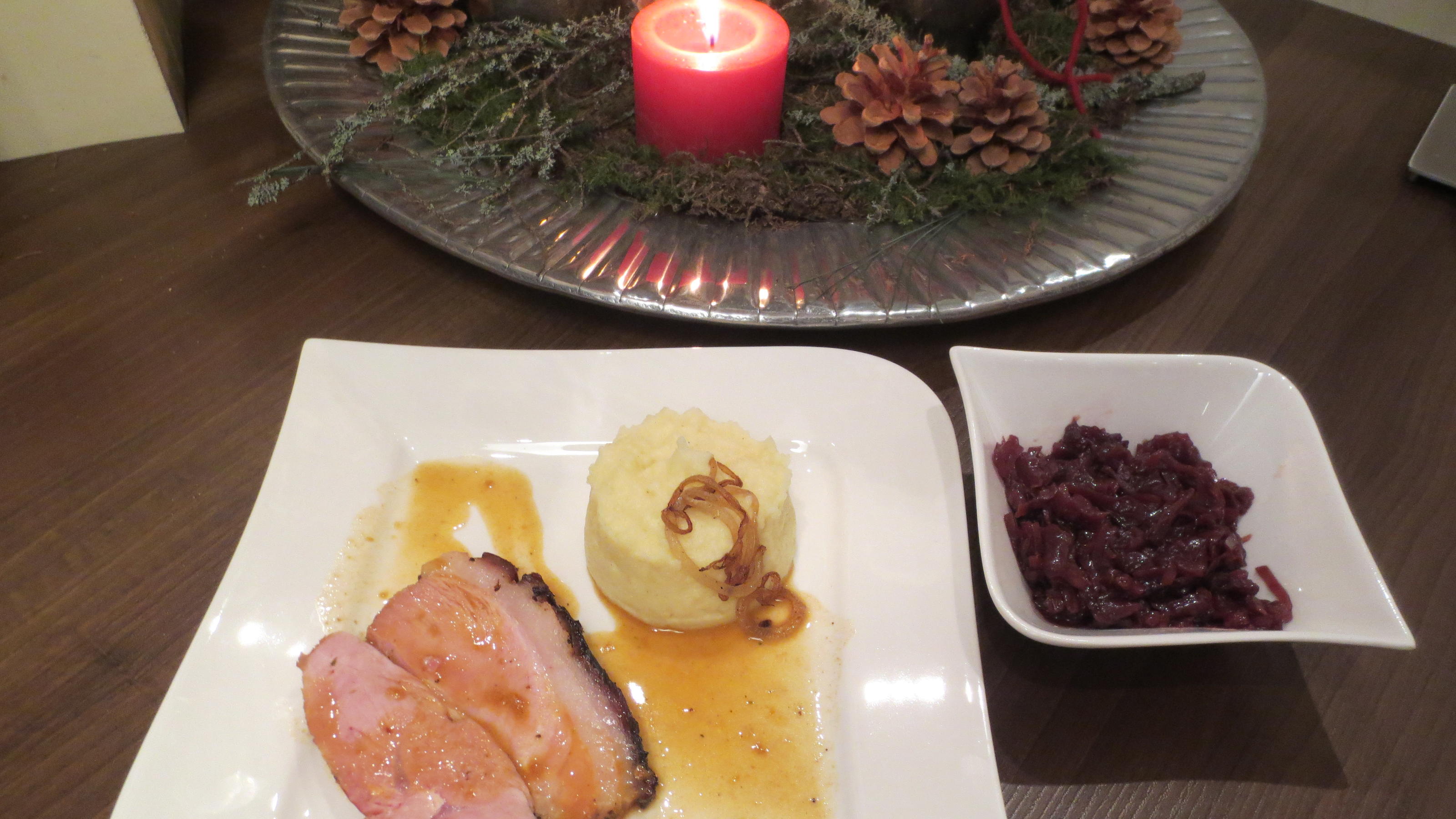 Wilma serviert als Hauptspeise gegrillter westfälischer Krustenbraten ...