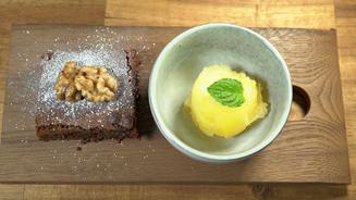 Orangensorbet mit Schokokuchen