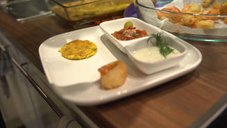 Beignets de Crevette mit Grillsalat