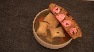 Klare Fischbrühe mit Hechtmaultaschen