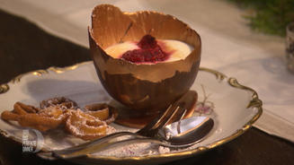 Nicole begeistert die Dinner-Runde