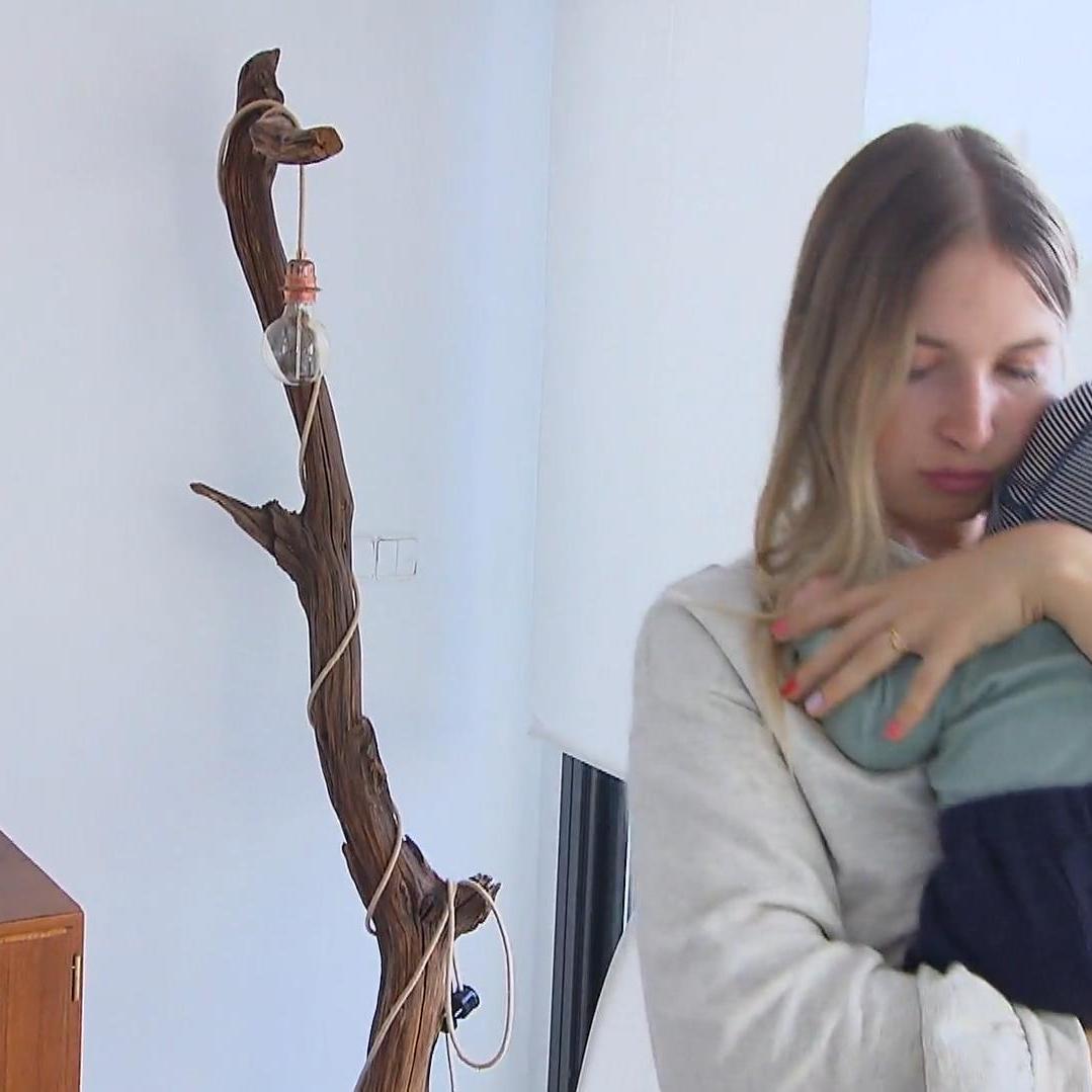 Zum Glück kann Charlotte ihren Mads heute im Arm halten Zum Glück kann Charlotte ihren Mads heute im Arm halten