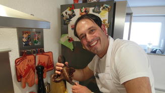 Toni ist Hahn im Korb in Düsseldorf