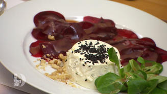 Kräuter-Pannacotta auf Rote Bete