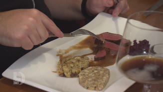 Sakrischer rosa gebratener Rehrücken