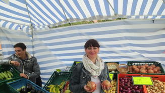 Charme-Offensive am Tisch