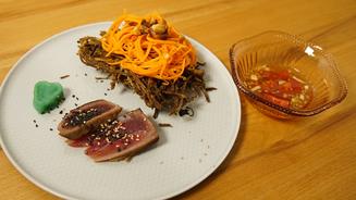 Crispy Papaya-Salat verführt Tuna