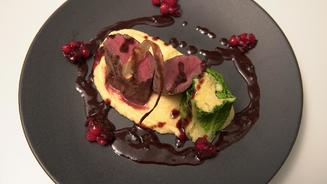 Rosa Rehrücken mit Wirsingroulade