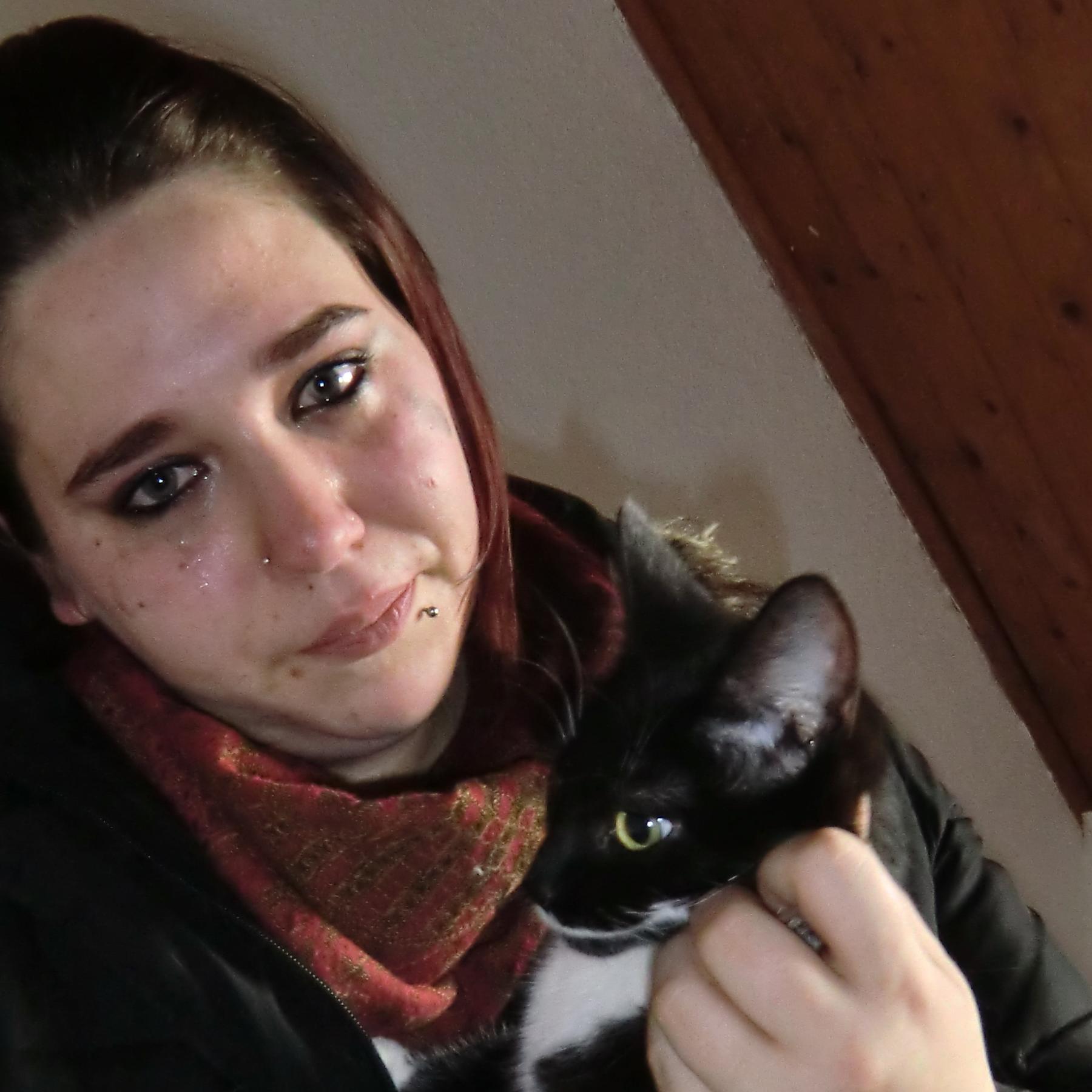 Tiere in Not - Sarah muss Katze abgeben Tiere in Not - Sarah muss Katze abgeben