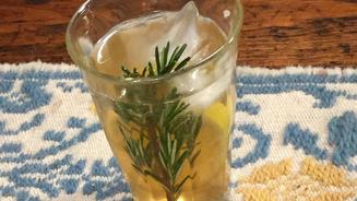 Port Tonic mit Rosmarin