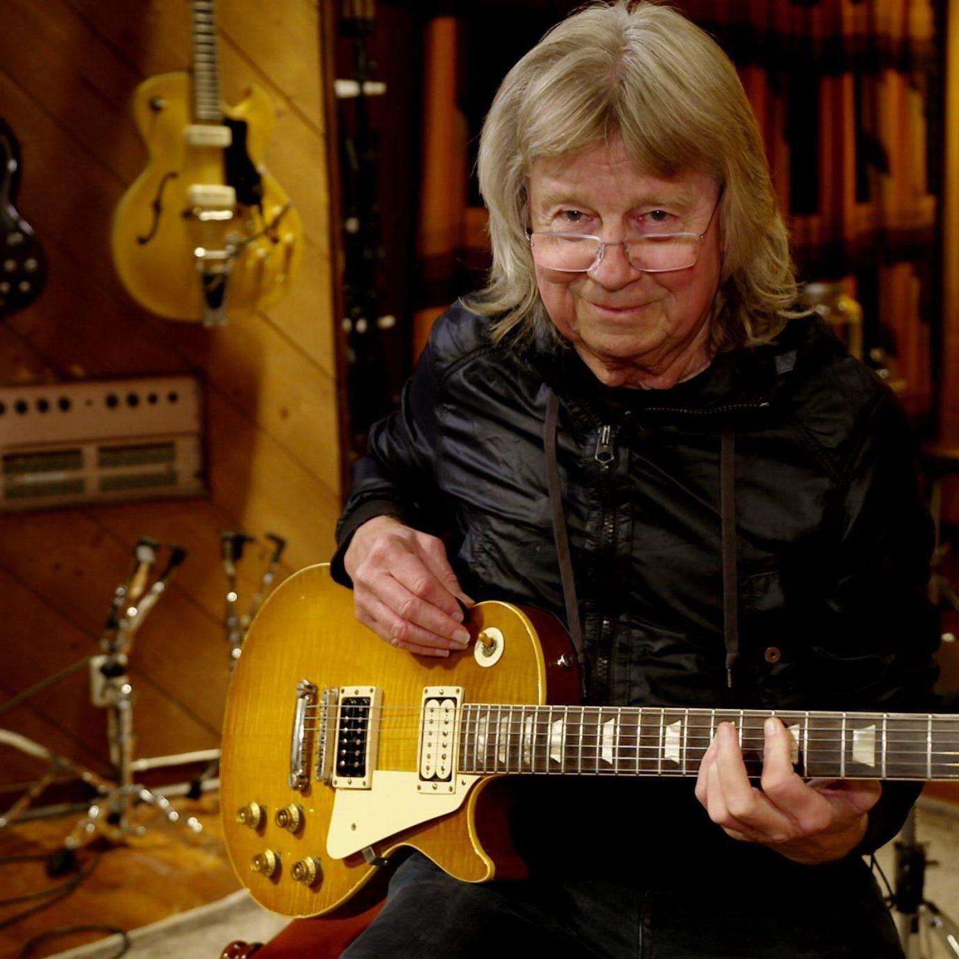 ABBAs Studiogitarrist Janne Schaffer spielt die Gitarre, mit der er „Waterloo\ aufnahm,