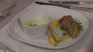 Thunfischfilet mit Pfannenspargel
