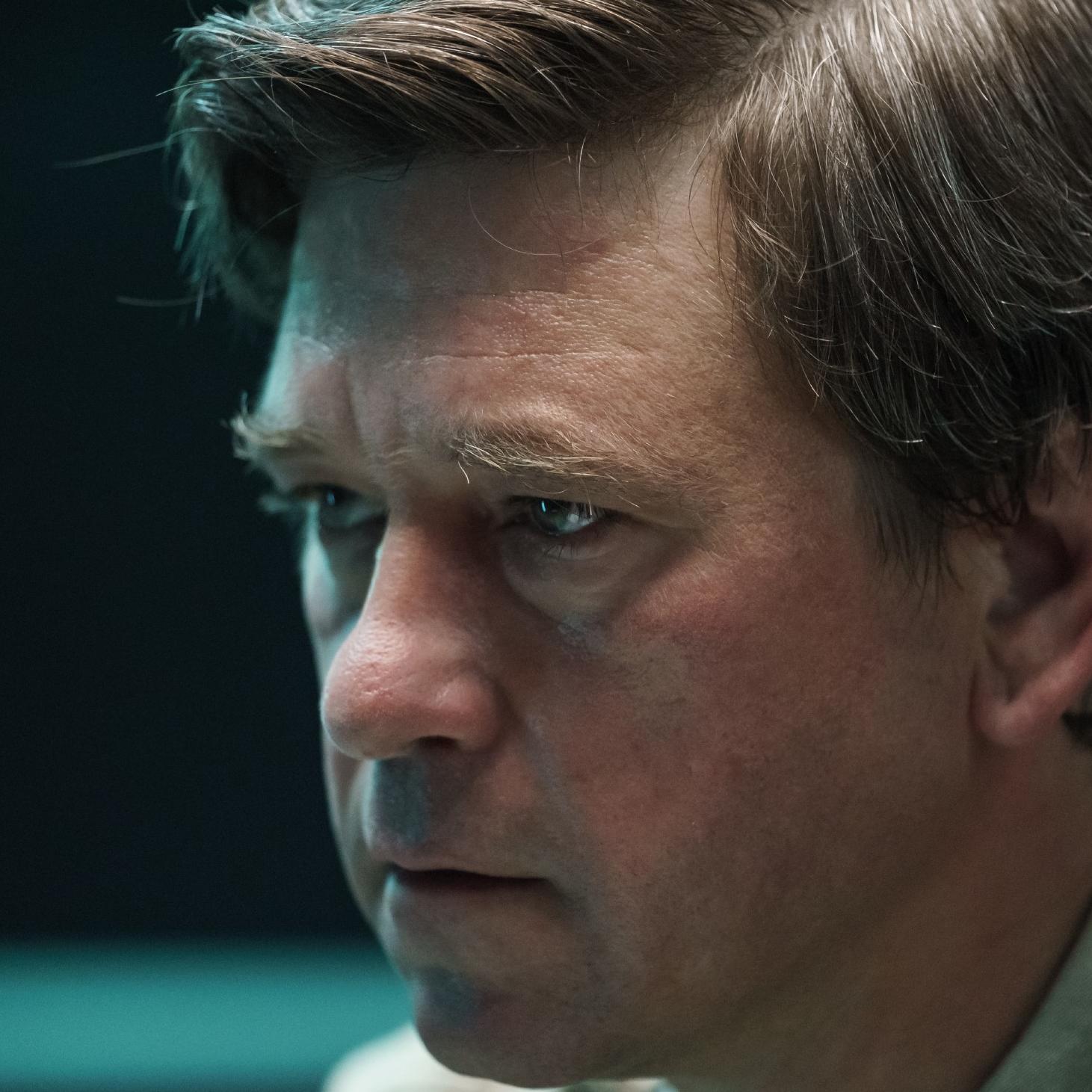 _mpensau - Dumb_\rUFA Serial Drama GmbH\r05.06.2019\rBild 01/50 DT 01\rPOLIZEIREVIER / VERHO?RRAUM WALLMANN verho?rt JONAS.\r\rRolle Jonas Meyerhoff (Benjamin Lillie)\rRolle Martin Wallmann (Peter Schneider)\r\rFoto: Stefan Erhard\r _mpensau - Dumb_\rUFA Serial Drama GmbH\r05.06.2019\rBild 01/50 DT 01\rPOLIZEIREVIER / VERHO?RRAUM WALLMANN verho?rt JONAS.\r\rRolle Jonas Meyerhoff (Benjamin Lillie)\rRolle Martin Wallmann (Peter Schneider)\r\rFoto: Stefan Erhard\r