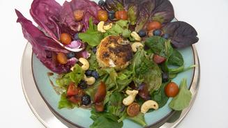 Gemischter Salat im Schokobad