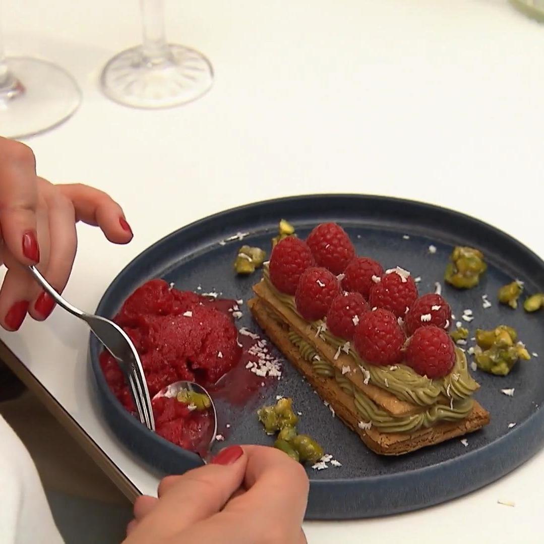Lecker sieht es ja aus, das Dessert von Liv. Lecker sieht es ja aus, das Dessert von Liv.