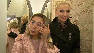 Kelly bricht in Tränen aus