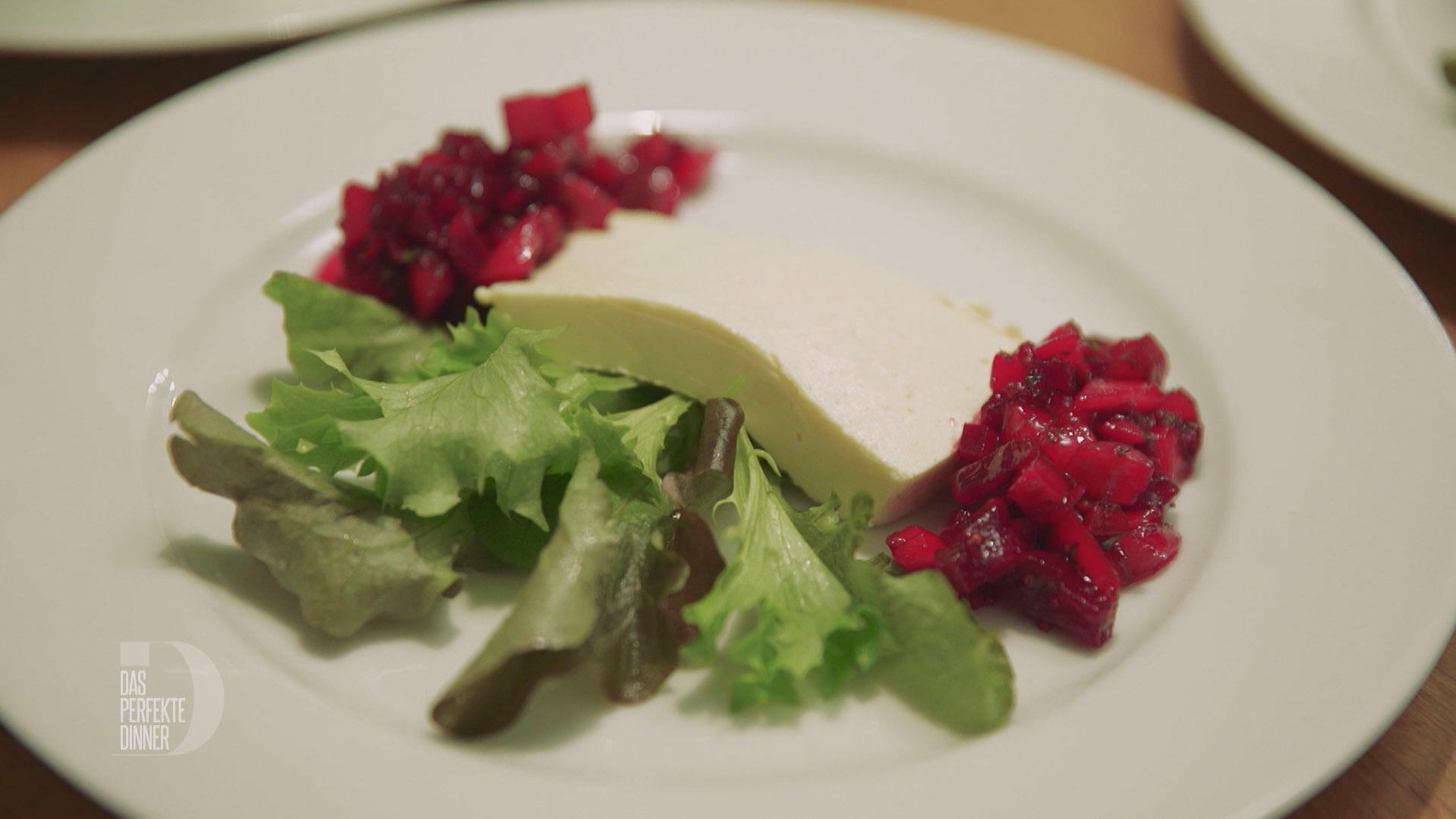 Meerrettich-Kurkuma-Mousse mit Rote-Bete-Mango-Relish
