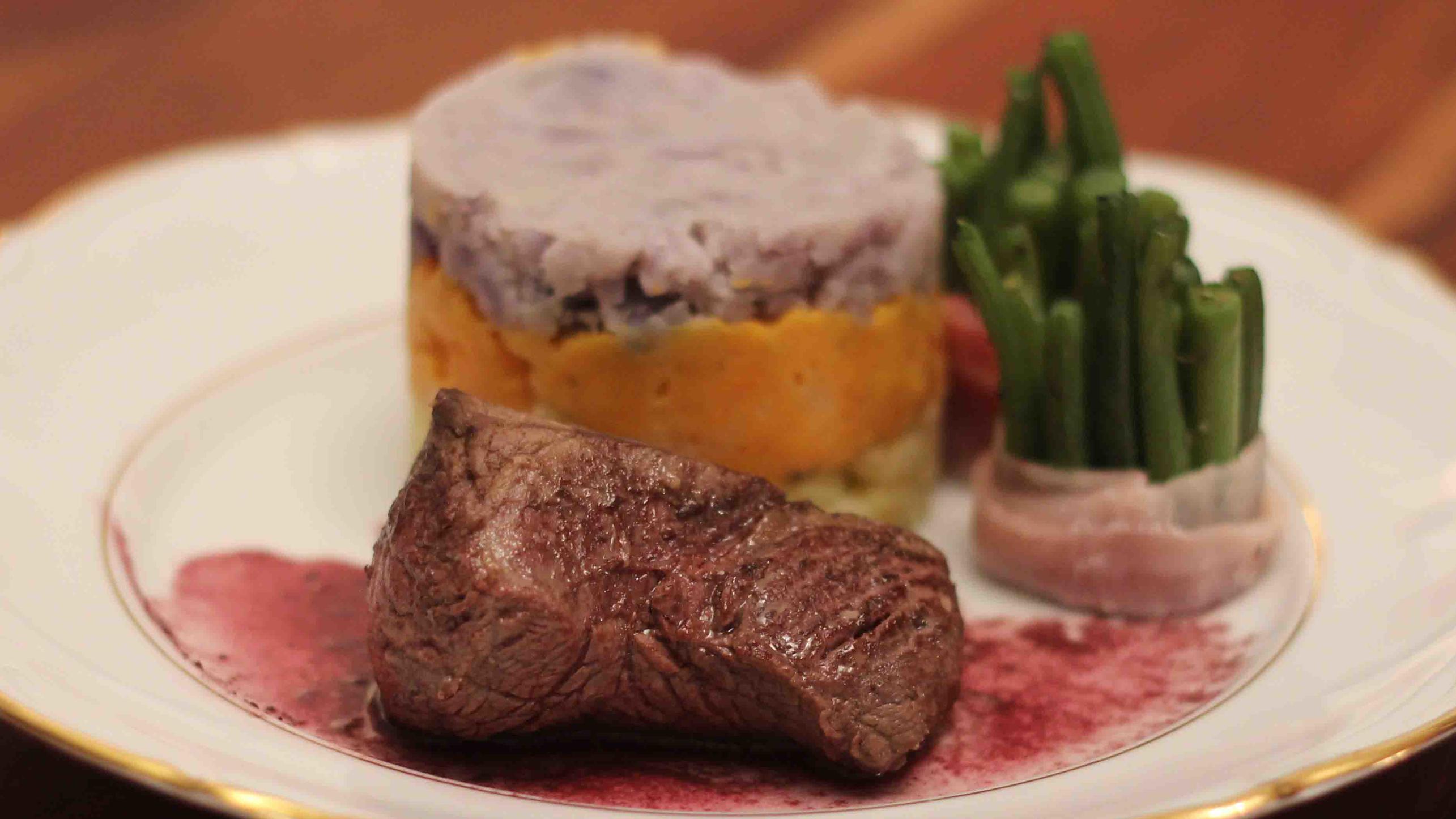 Rinderfilet mit Dreierlei Kartoffelpüree, Bohnen im Speckmantel und ...
