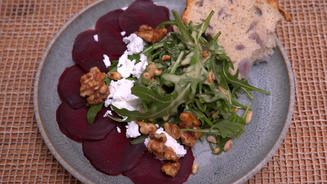 Rote-Beete-Carpaccio und Rucola-Salat 