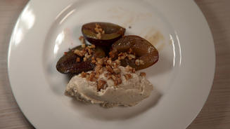 Gebackene Zwetschgen mit Zimtcreme