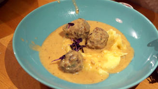 Köttbullar, Skinka und Rotkohlsalat