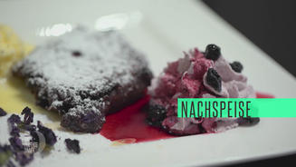 Moosbeernockerl mit Vanilleeis