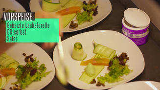 Gebeizte Lachsforelle mit Dillsorbet