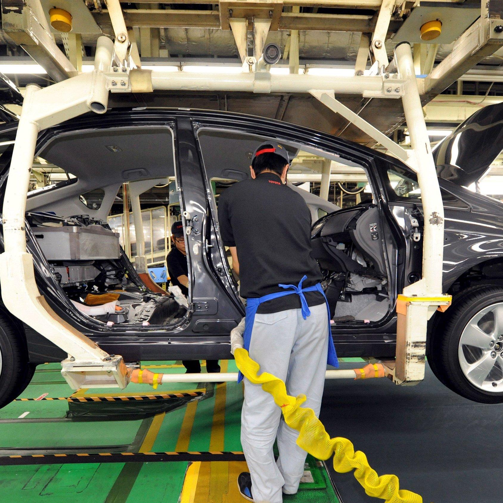 Japanische Firmen stoppen Produktion nach Erdbeben Japanische Firmen stoppen Produktion nach Erdbeben