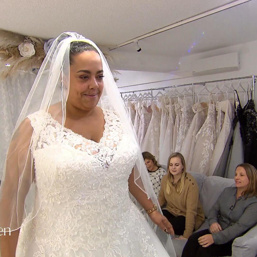 Irgendwann verlässt Larissa zum Glück dann doch noch die Kabine Irgendwann verlässt Larissa zum Glück dann doch noch die Kabine