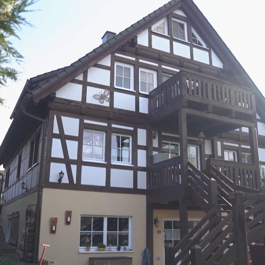 Das ist aber auch schön: Christians Fachwerkhaus kann sich sehen lassen. Das ist aber auch schön: Christians Fachwerkhaus kann sich sehen lassen.