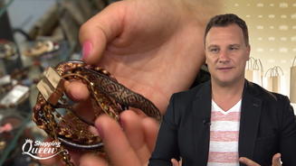 Schmuck in Mengen aber keine Kleidung 