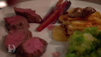 Roasted Reh-Rücken mit Holundersauce