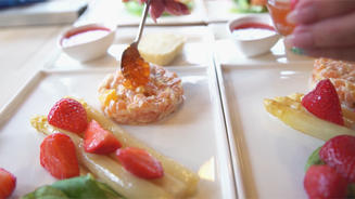 Selbst gebeizter Lachs mit Honig 