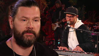 Mark berührt mit „Bow Before You“