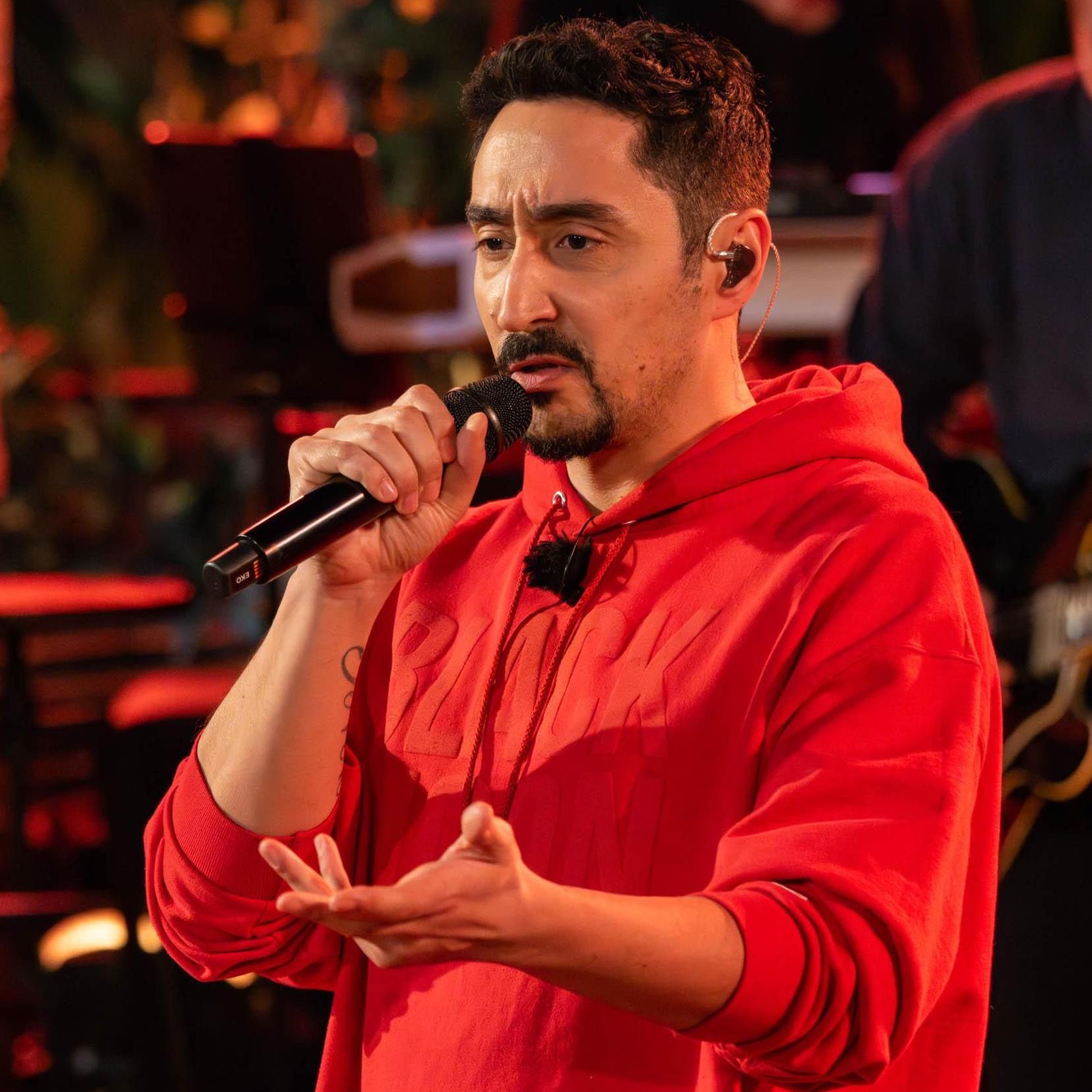 Eko Fresh weiß, wie man Songs anderer Künstler interpretiert Eko Fresh weiß, wie man Songs anderer Künstler interpretiert