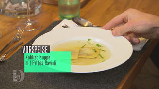 Klare Kohlrabisuppe mit Puttes-Ravioli