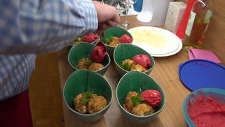 Quark Knödel mit Himbeereis