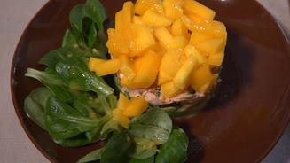 Avocado-Lachs Törtchen mit Mango Häubc