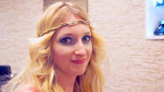 Tolle Frisur mit Blümchen und Gräsern