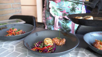  Jakobsmuscheln auf Salat mit Lachs