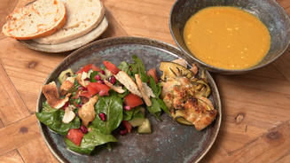 Kokos-Currysuppe und Fattoush