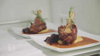 Geschmorte Lammstelze mit Polenta