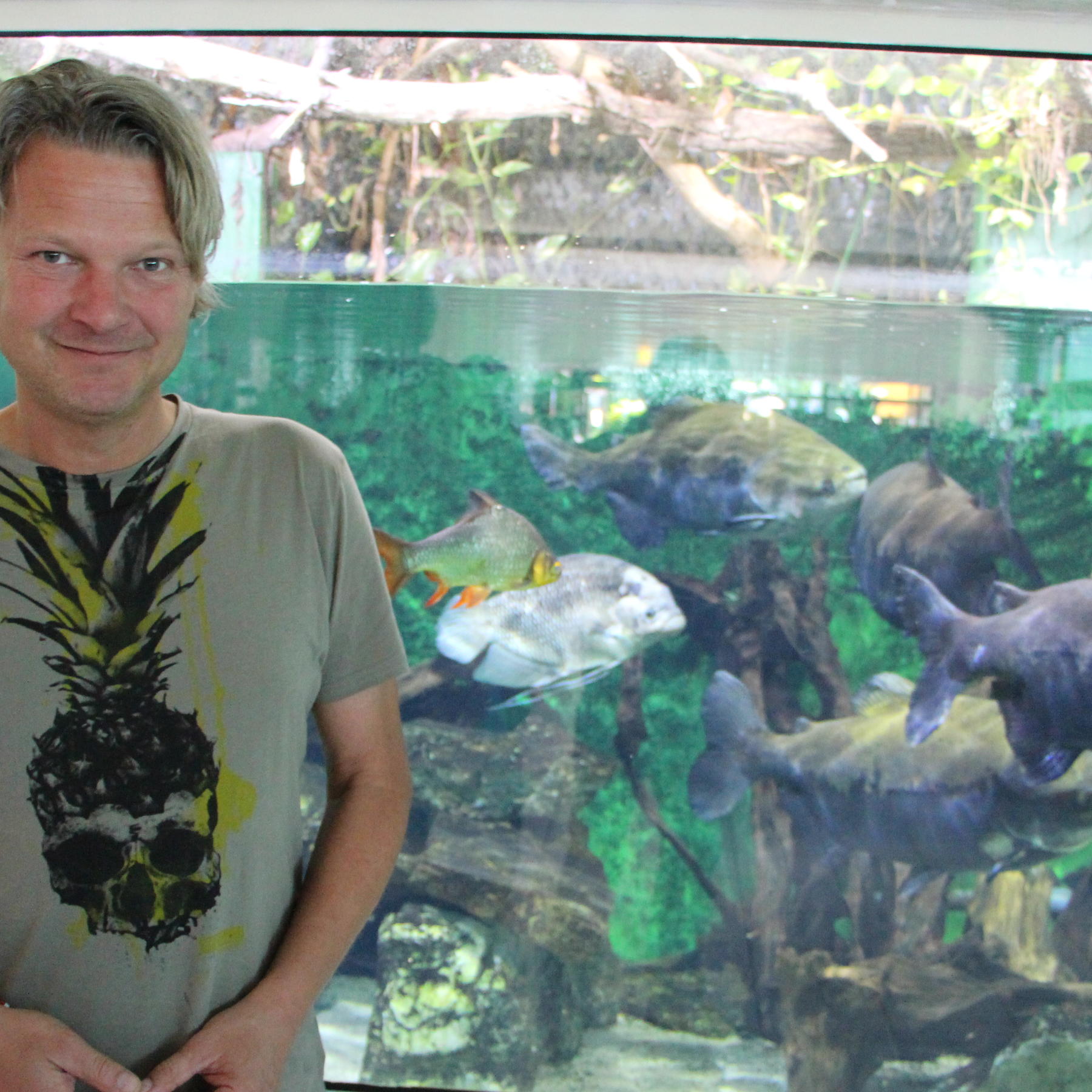 Tiereinnot-riesenfische VOX-DOCMA TV - hundkatzemaus-Tierschutzexperte Frank Weber verhilft Pacus zu einer neuen Bleibe