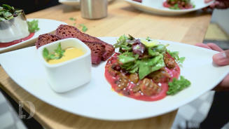 Wilder Herbstsalat mit Kürbisgnocchi